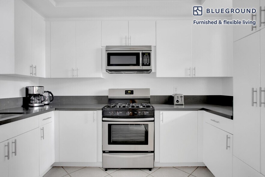 Building Photo - 4532 Murietta Ave