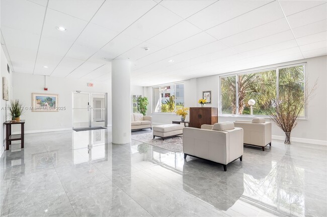 Building Photo - 9700 W Bay Harbor Dr