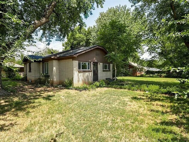 Building Photo - 4001 Meadowview Dr