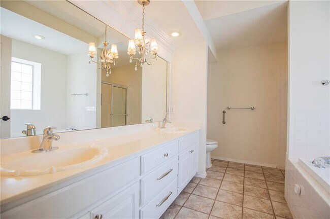 Building Photo - 115 NW Orchard Way