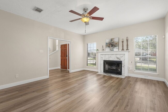 Building Photo - 3803 Redbud Dr