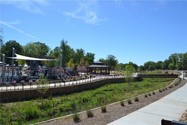 Building Photo - 205 E Broad St