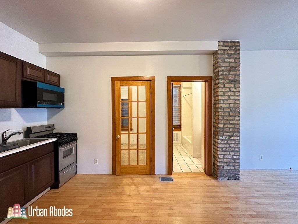 Building Photo - 1435 N Bosworth Ave