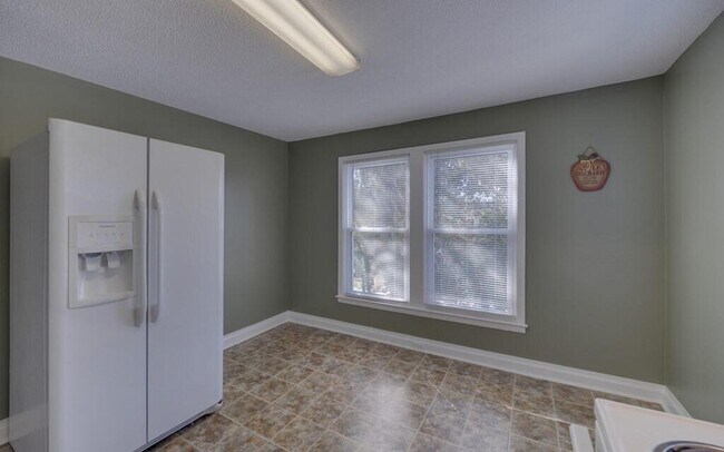 Building Photo - 113 Prospect St