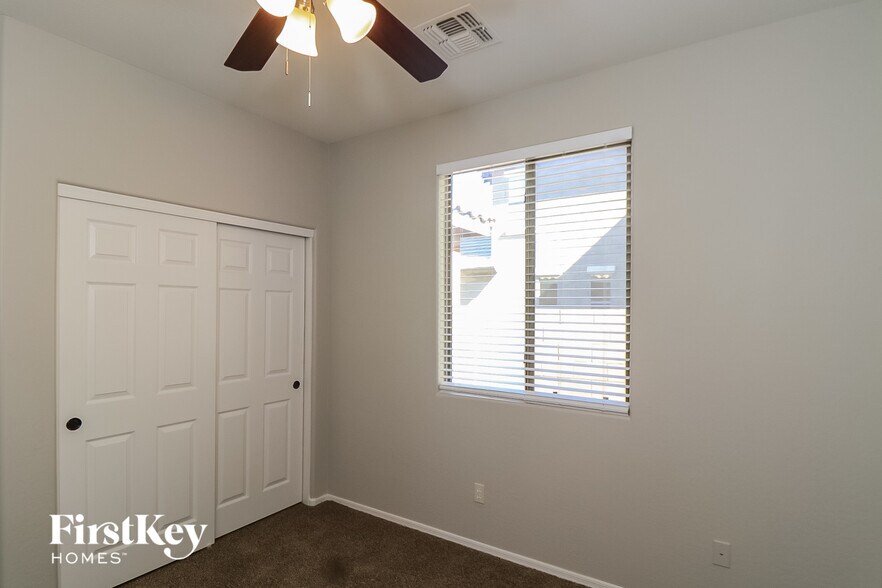 Building Photo - 4027 W Valley View Dr