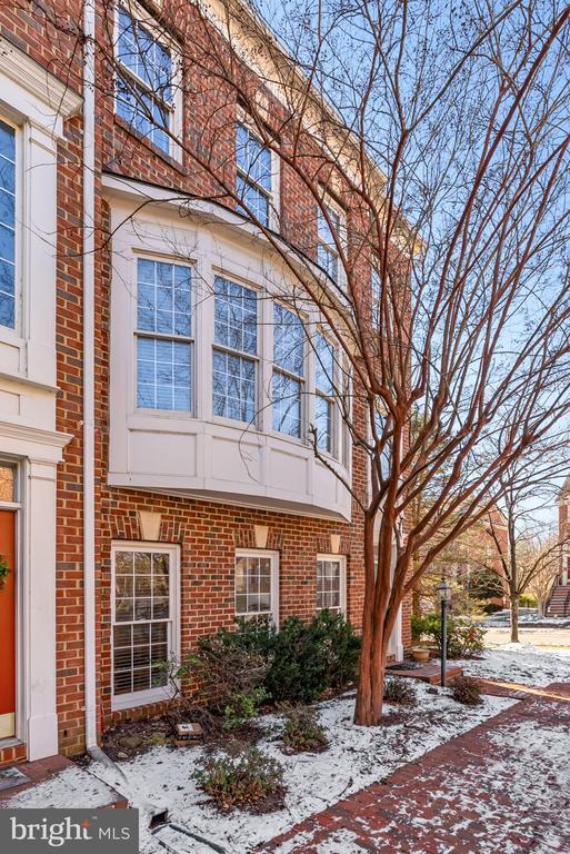 Building Photo - 43789 Water Bay Terrace