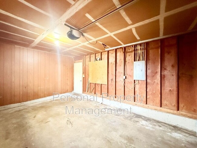 Building Photo - 414 W 39th St