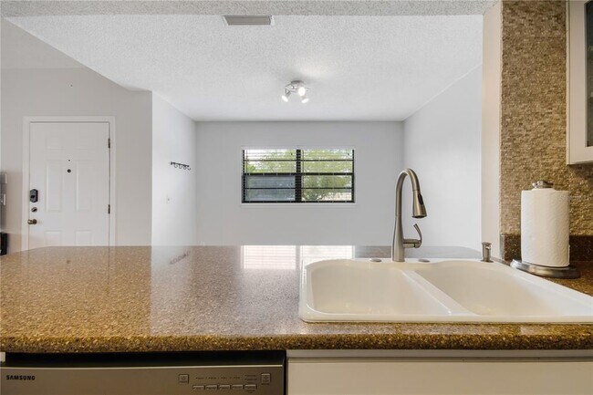 Building Photo - 720 Killarney Bay Ct