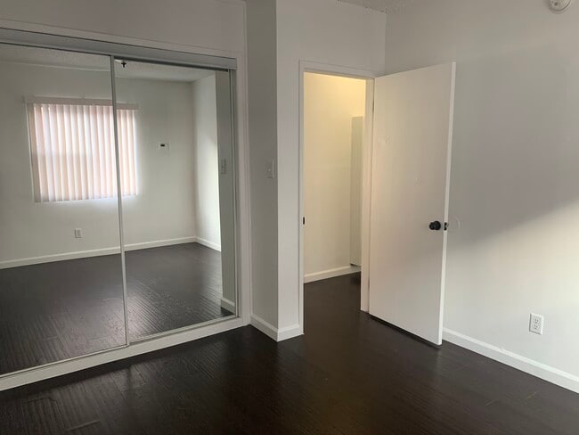 Building Photo - 1330 S Wilton Pl