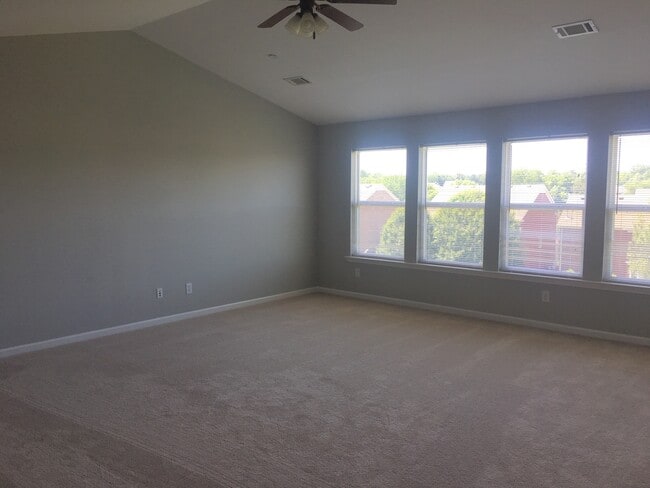Building Photo - 4 Bedroom home in Bent Creek Subdivision