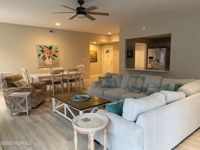 Building Photo - 404 Penny Ln