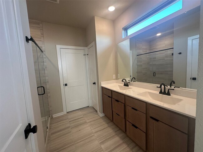 Building Photo - 11826 California Sister Dr