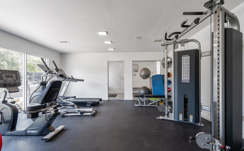 Building Photo - 1071 Clayton Ln