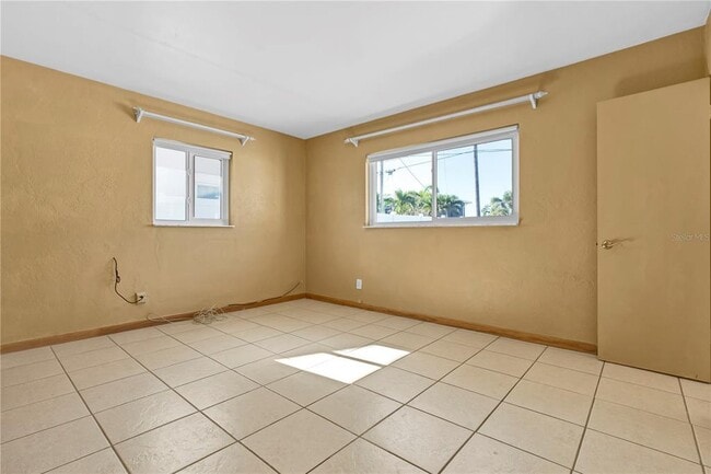 Building Photo - 2675 East Bay Isle Dr SE