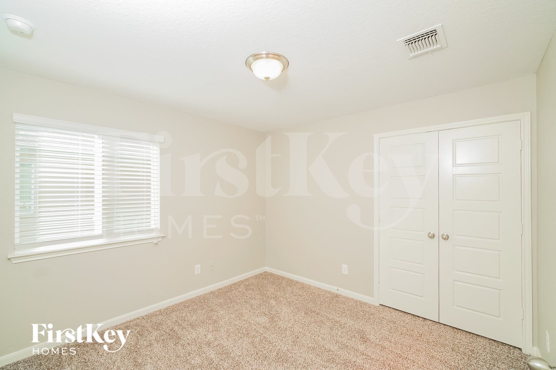 Building Photo - 2267 Hawk Dr
