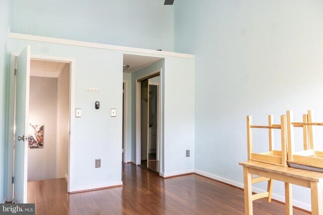 Building Photo - 9804 Hellingly Pl