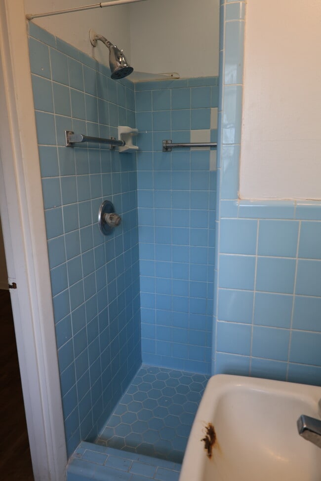 Building Photo - 101 Catherine Ave