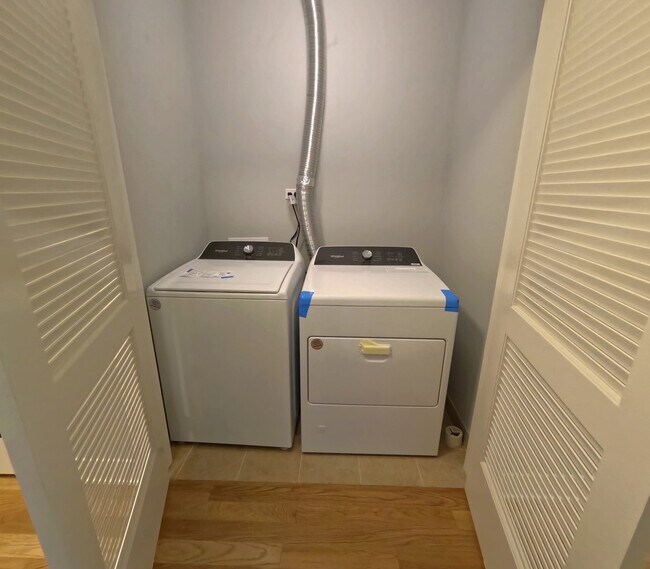 Building Photo - 2008 W 21st St