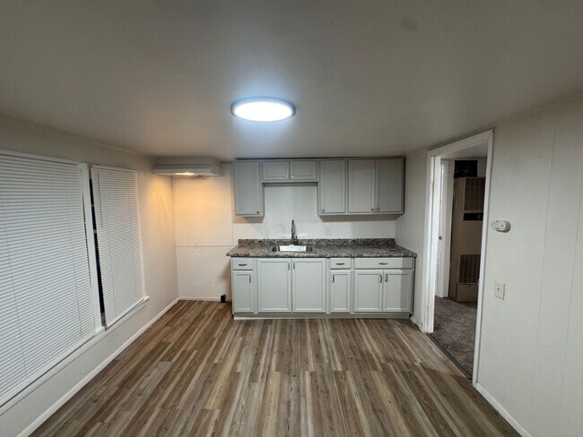 Building Photo - 3526 E 151st St