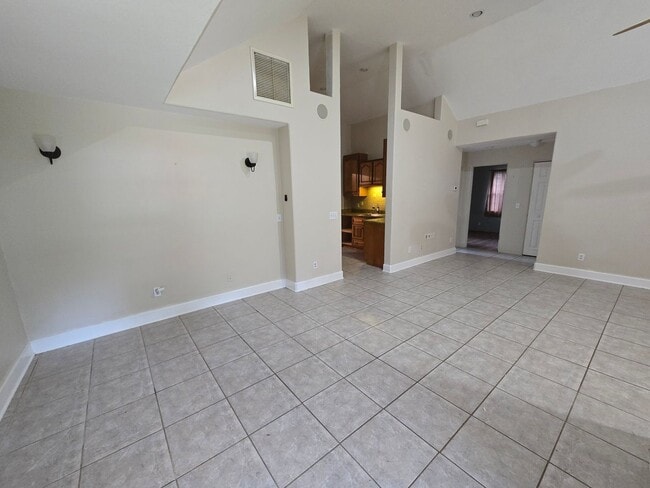 Building Photo - Charming 2-bedroom, 2-bathroom home