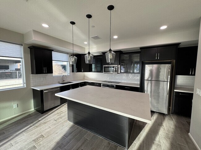 Building Photo - Chandler Luxury Townhome