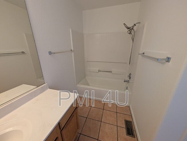 Building Photo - 7105 Casa Elena Dr NE