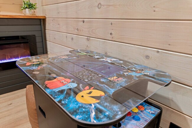 Building Photo - 1903 Ash Pass