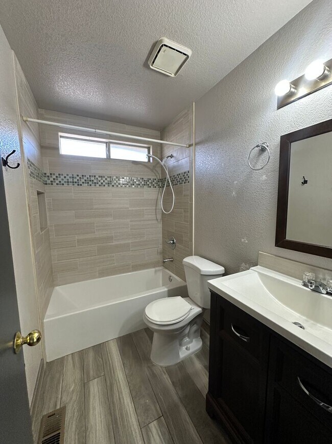 Building Photo - 4541 Creekside Cir
