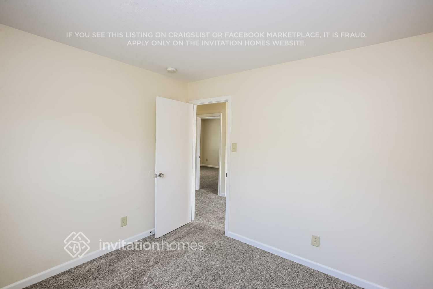 Building Photo - 866 Plaza Walk Dr