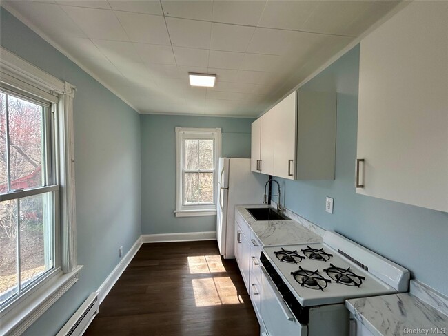 Building Photo - 206-208-208 W Main St