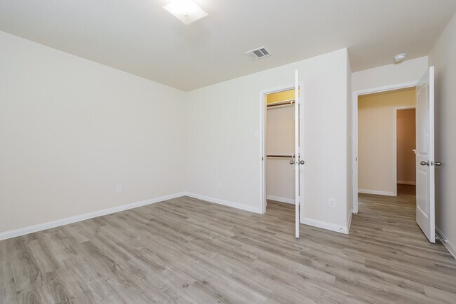 Building Photo - 4107 Silver Ranch Rd