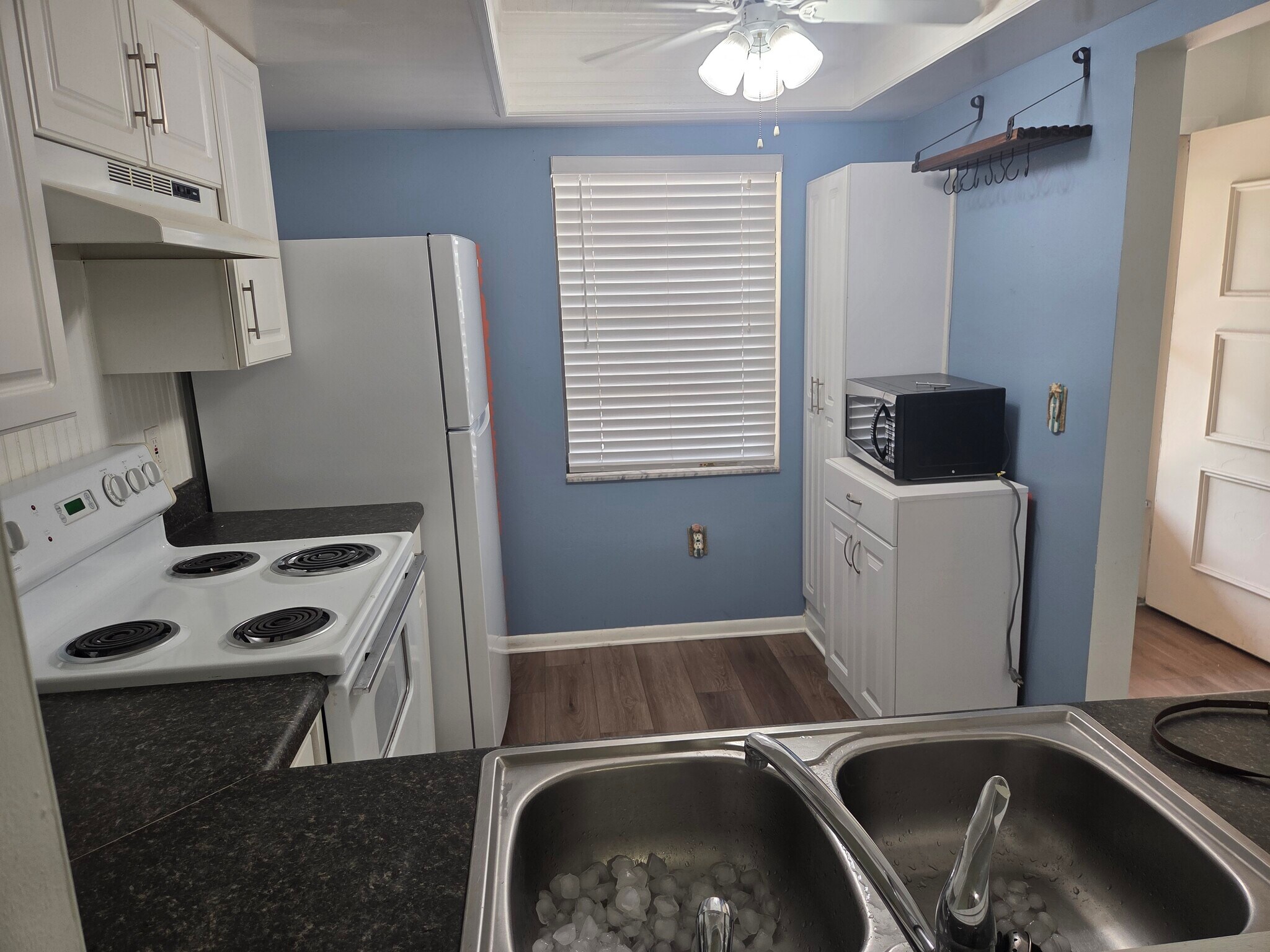 Kitchen - 100 Grand Blvd