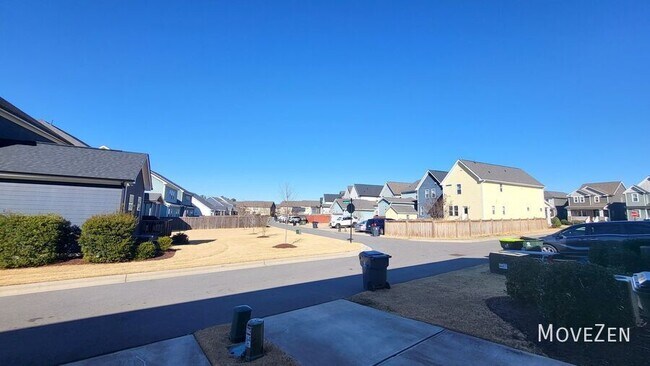 Building Photo - 1728 Shady Oaks Dr