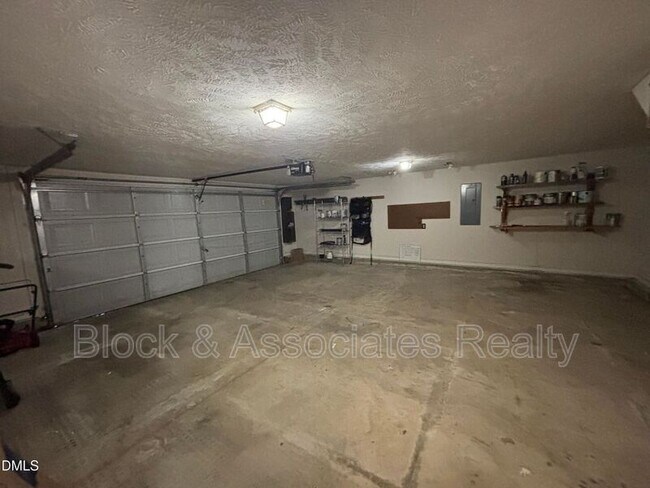 Building Photo - 337 Americana Dr