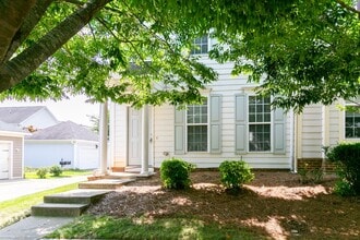 Building Photo - Peaceful 3-Bed, 2-Bath End Unit Townhome i...