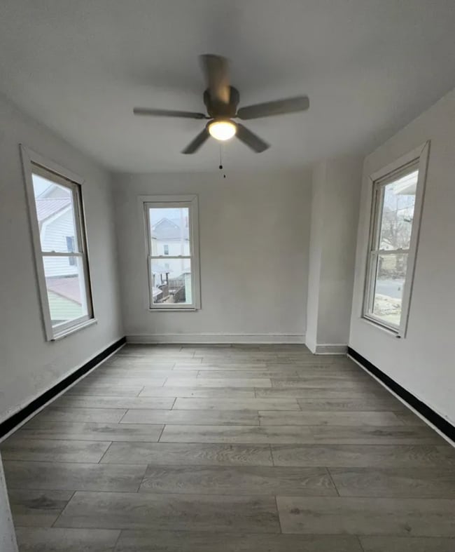 Building Photo - 705 2nd Ave