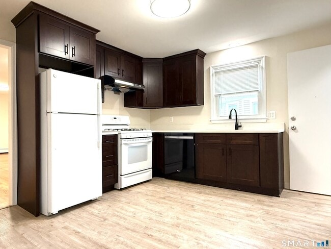 Building Photo - 299 Villa Ave