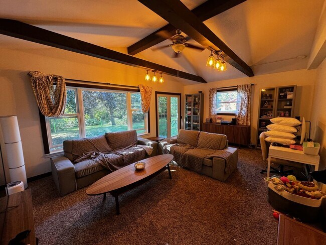 Building Photo - Spacious Brick Ranch, 3-Bedrooms, 2-Baths, Att. Garage- Shelby Township