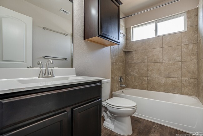 Building Photo - 2307 Clover Ridge