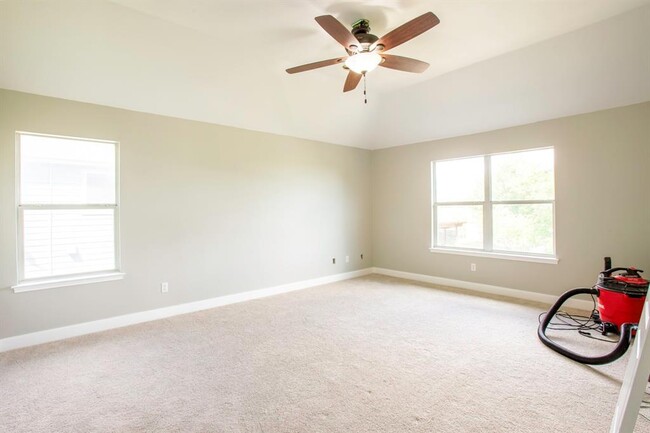Building Photo - 350 McGarity
