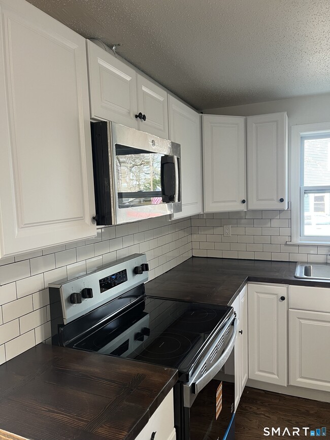 Building Photo - 52 Pearl St