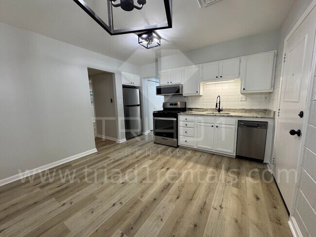 Building Photo - 2205 Hathaway Dr