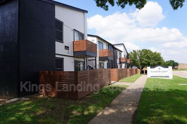 Building Photo - 304 C Kings Way Dr