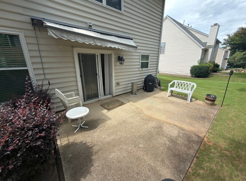 Building Photo - 1570 Valley Club Dr