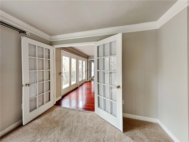 Building Photo - 3201 Lenox Rd NE