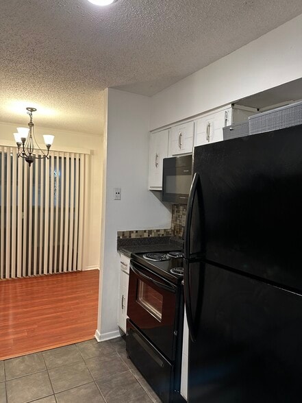 Building Photo - 5653 Encino Cv