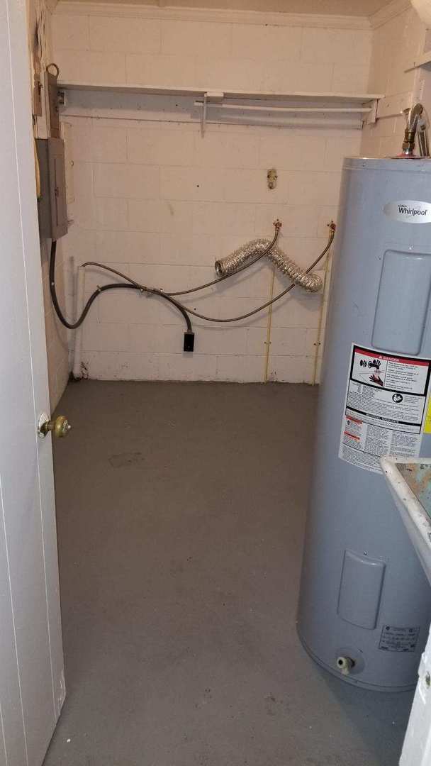Building Photo - 3 Bed 1 Bath Home | Fenced Yard | Pet Frie...