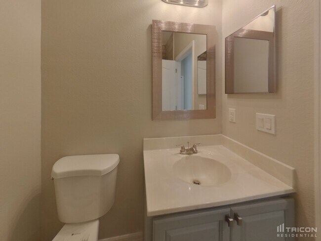 Building Photo - 617 del Pilar Dr