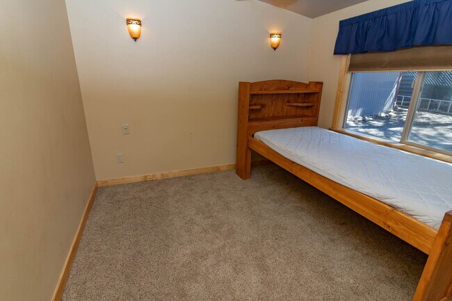 Building Photo - Comfy Getaway on Temple Ln.