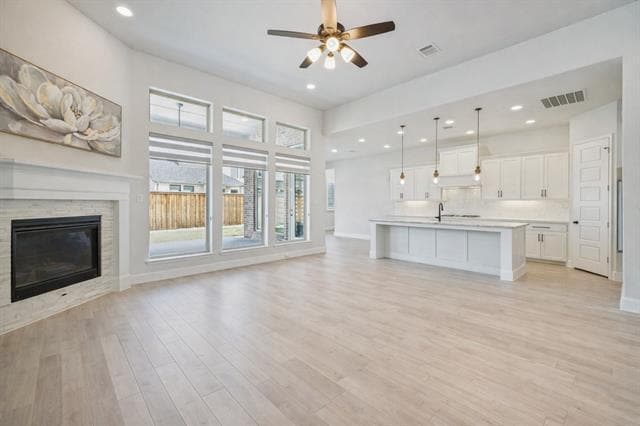 Building Photo - 2450 Kates Pl